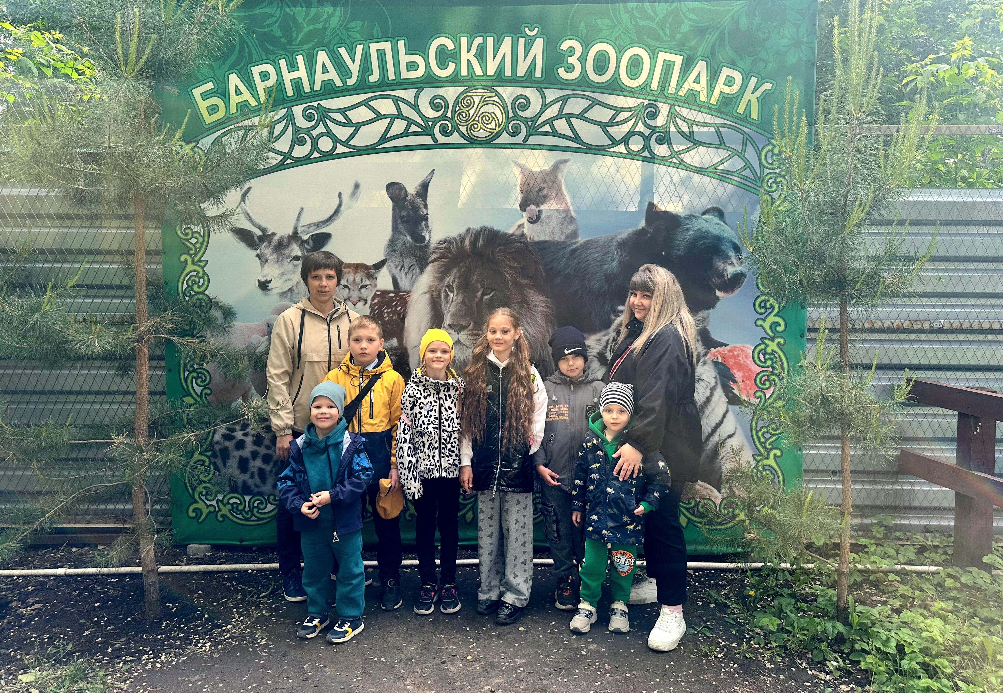 Подарок детям к празднику: Экскурсия в барнаульском зоопарке